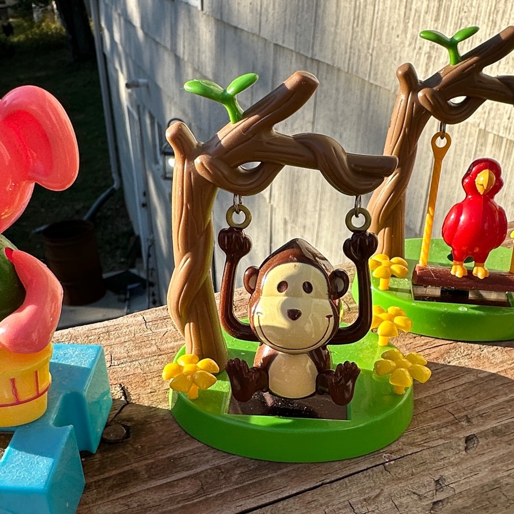 Colorful Animal Solar-Powered Dancing Toys Set - Picture 4 of 6